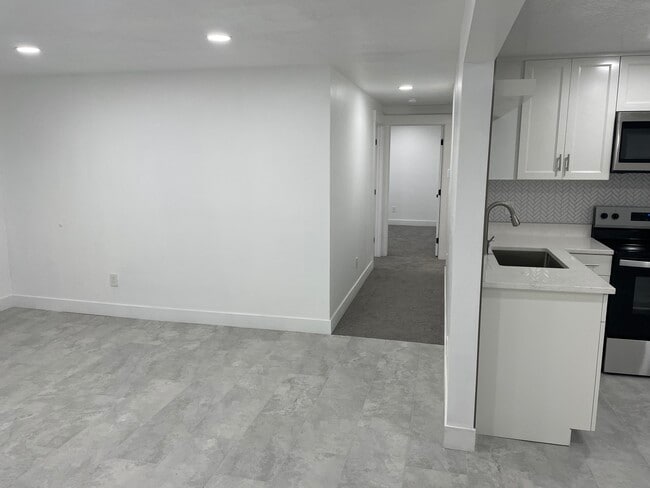 Building Photo - 3331 E 700 S