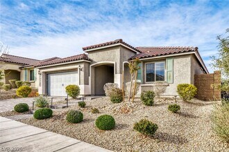Building Photo - 10594 Skye Arroyo Ave