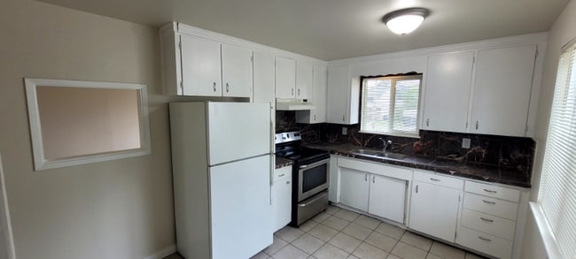 Building Photo - 30320 13th Ave S