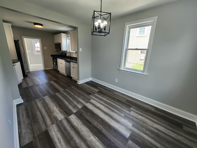 Comedor - 1023 Lawnton Ter