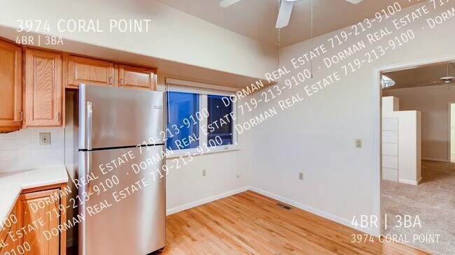 Building Photo - Beautiful 4 bedroom townhouse with large f...