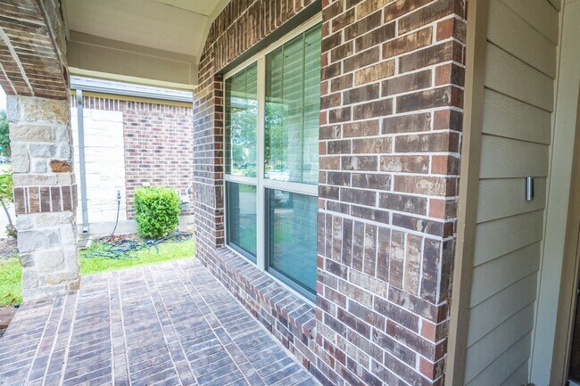 Foto del edificio - 2230 Falcon Brook Dr