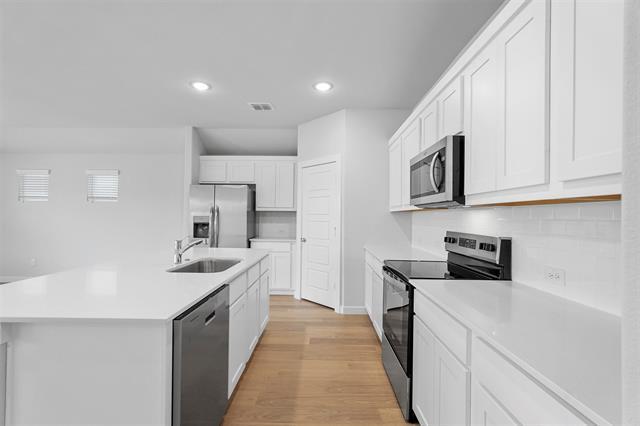 Building Photo - 350 Arcane St