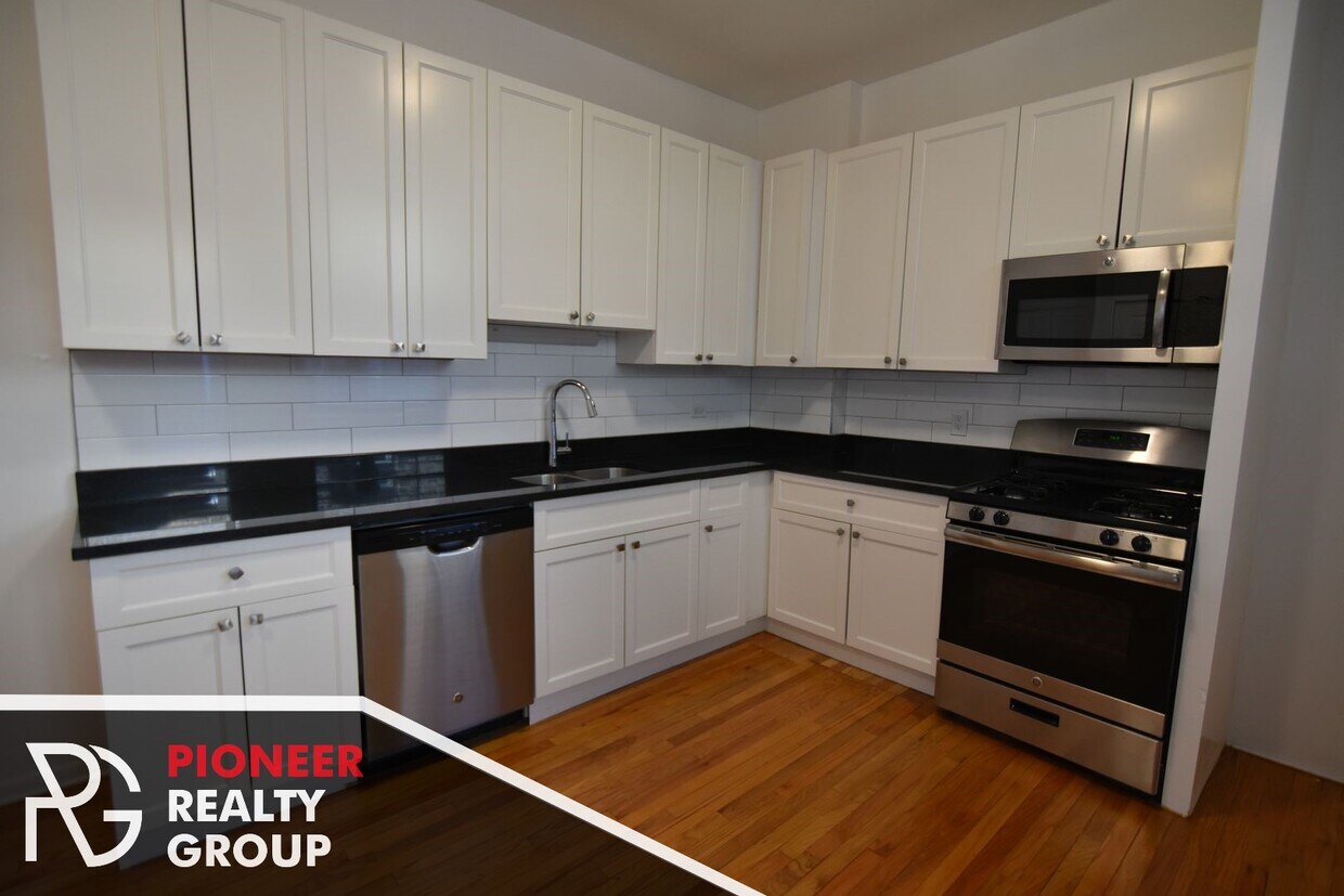 Foto principal - 800 W Belmont Ave
