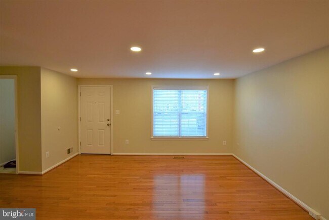 Building Photo - 6605 Briarleigh Way