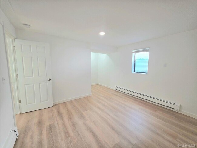 Foto del edificio - 42 Carlton Ave