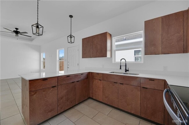 Building Photo - 15 S Dahlia St