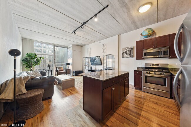 Foto del edificio - 630 N Franklin St