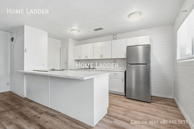 Foto del edificio - 1332 W 5th St