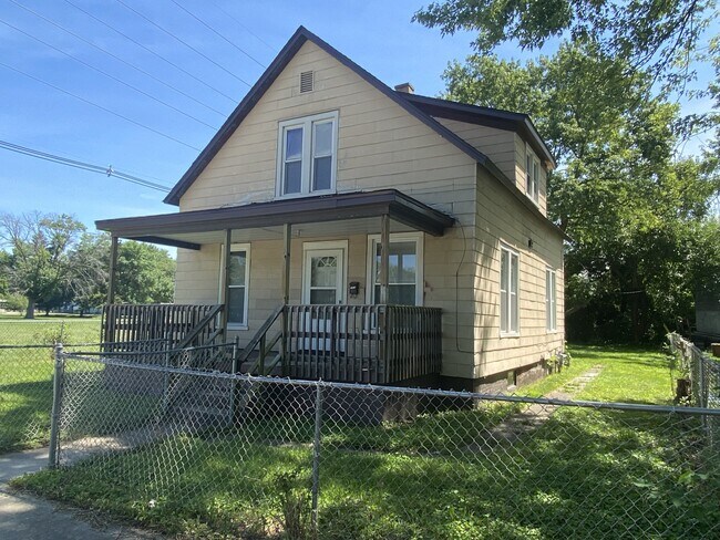 Foto del edificio - 1412 N Champaign St