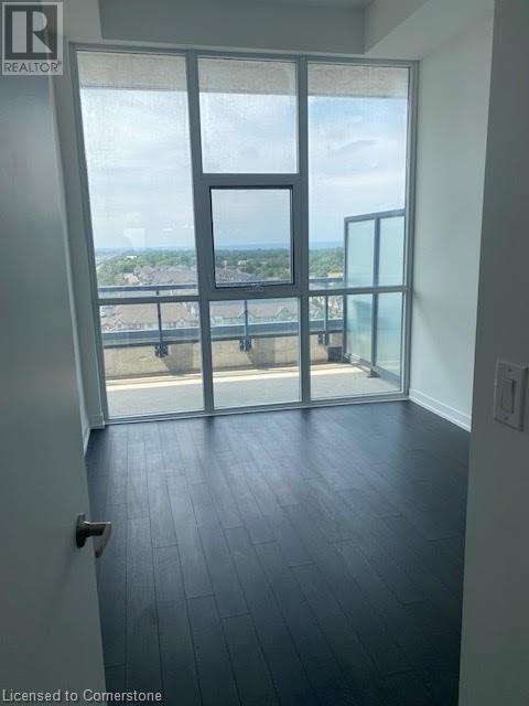 Photo du bâtiment - 550 N Service Rd