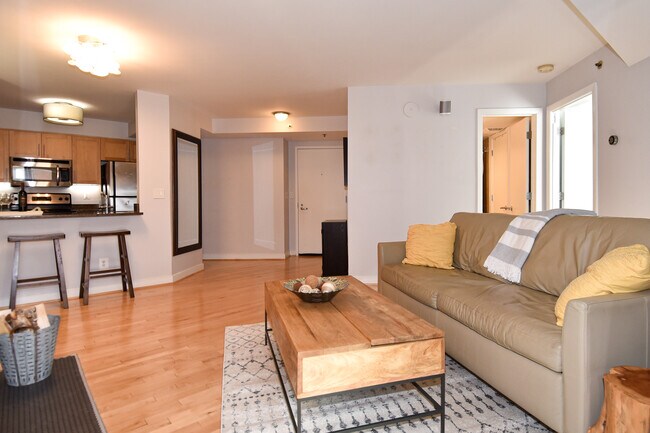 Foto del edificio - 7500 Woodmont Ave
