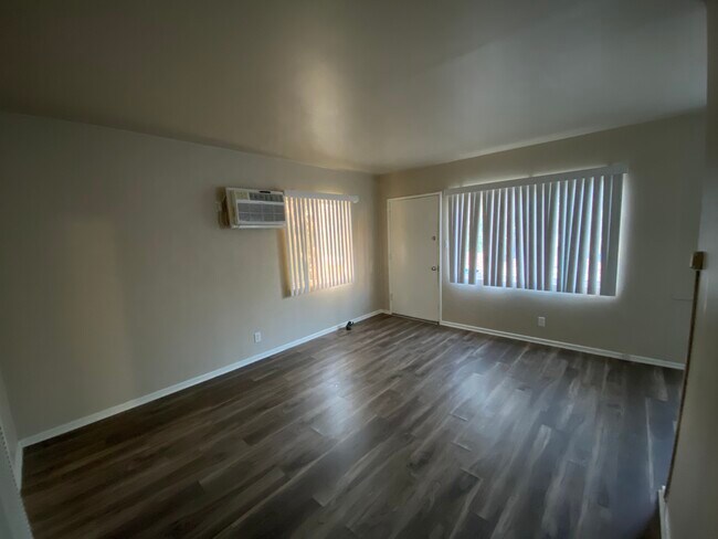 Building Photo - 10161 Fernglen Ave