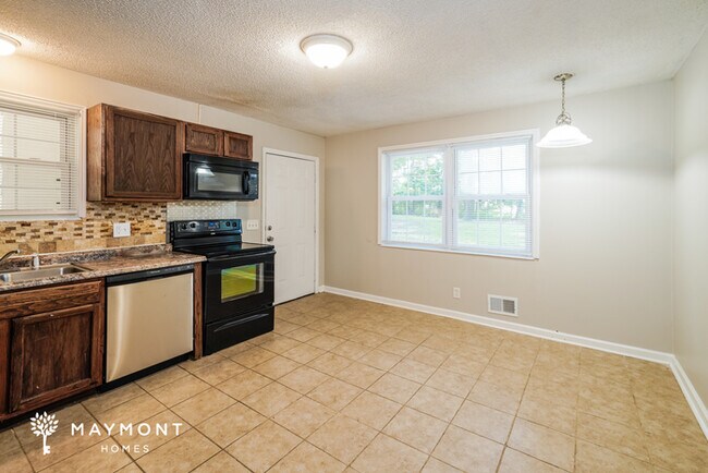 Foto del edificio - 6006 McMillan Cir