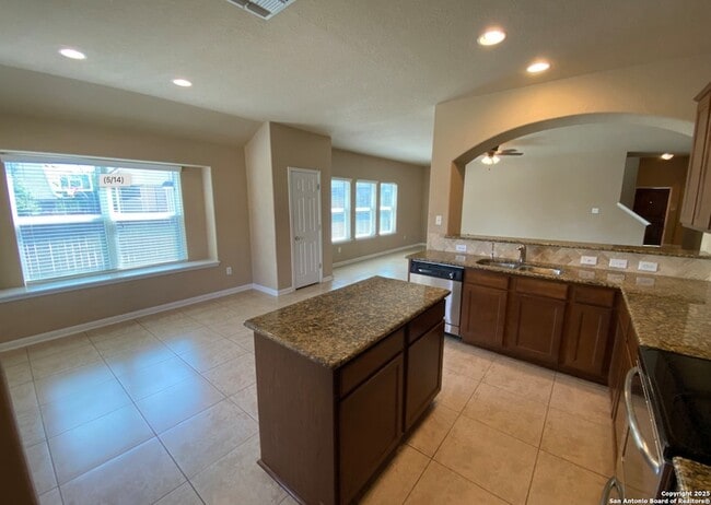 Building Photo - 128 Kasper Dr
