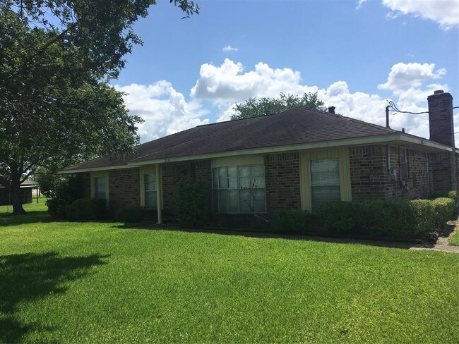 Building Photo - 12101 I-10