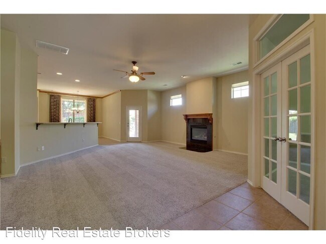 Foto del edificio - 3 br, 2 bath House - 736 Longmeadow Lane