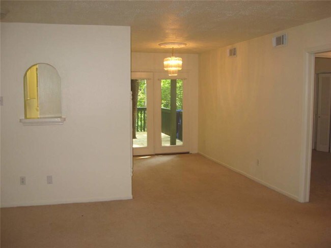 Building Photo - 8283 Kingsbrook Rd