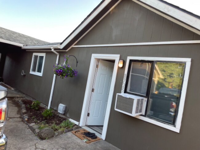 Building Photo - 8721 SE 67th Ave