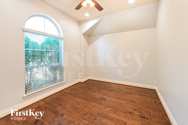 Foto del edificio - 18631 Minden Oaks Dr