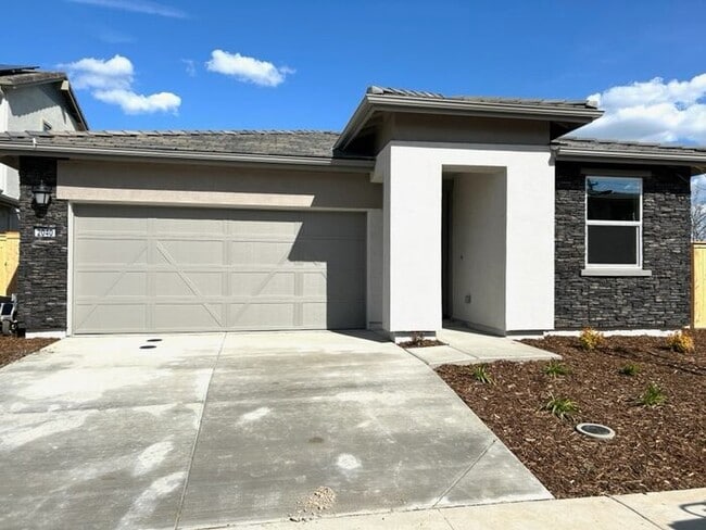 Building Photo - Beautiful Single Story 3 Bedroom For Rent ...