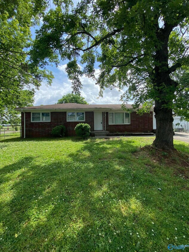 Foto principal - 3601 Conger Rd SW