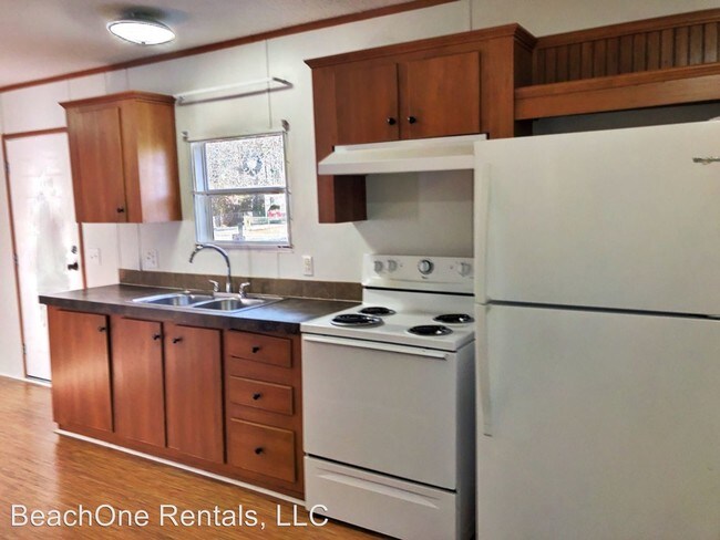Building Photo - 2 br, 1 bath House - 909 Poinsettia Drive