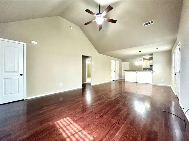 Foto del edificio - Craftsman style 3 bedroom 2 bath Home - Avail NOW!