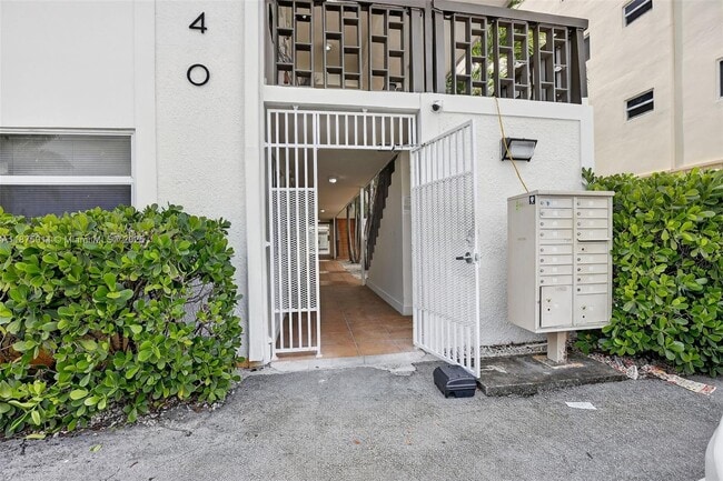 Foto del edificio - 1740 Funston St