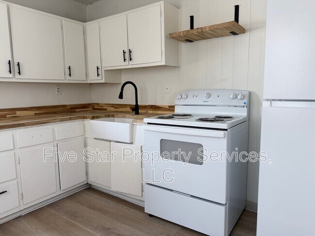 Foto del edificio - 3036 Louise Ln