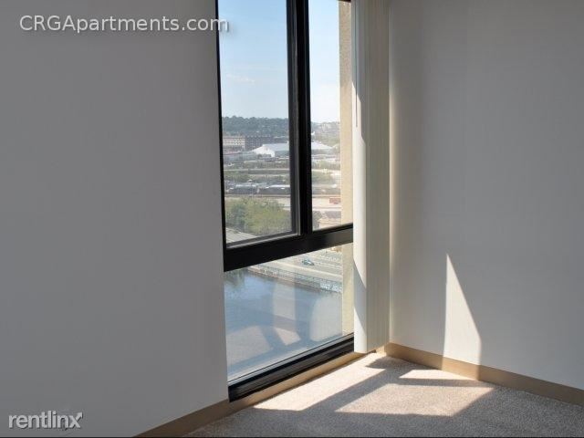Building Photo - 812 Memorial Dr