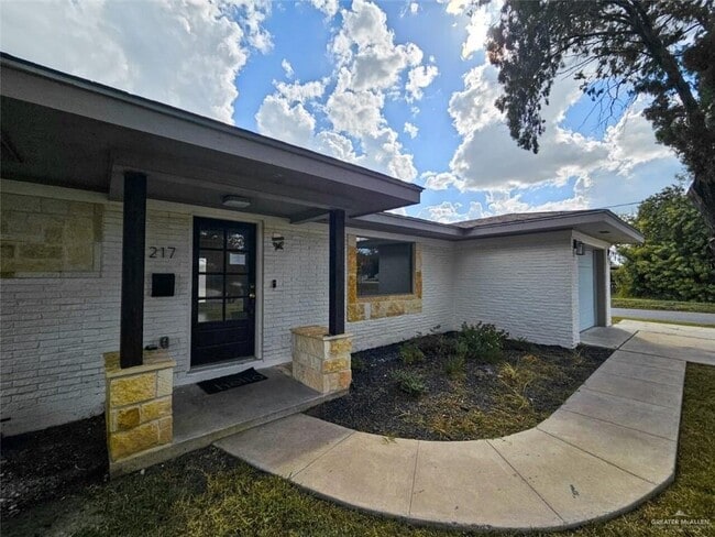Building Photo - 217 W Vine Ave
