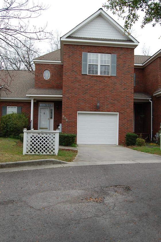Primary Photo - 210 Arbor Terrace NW