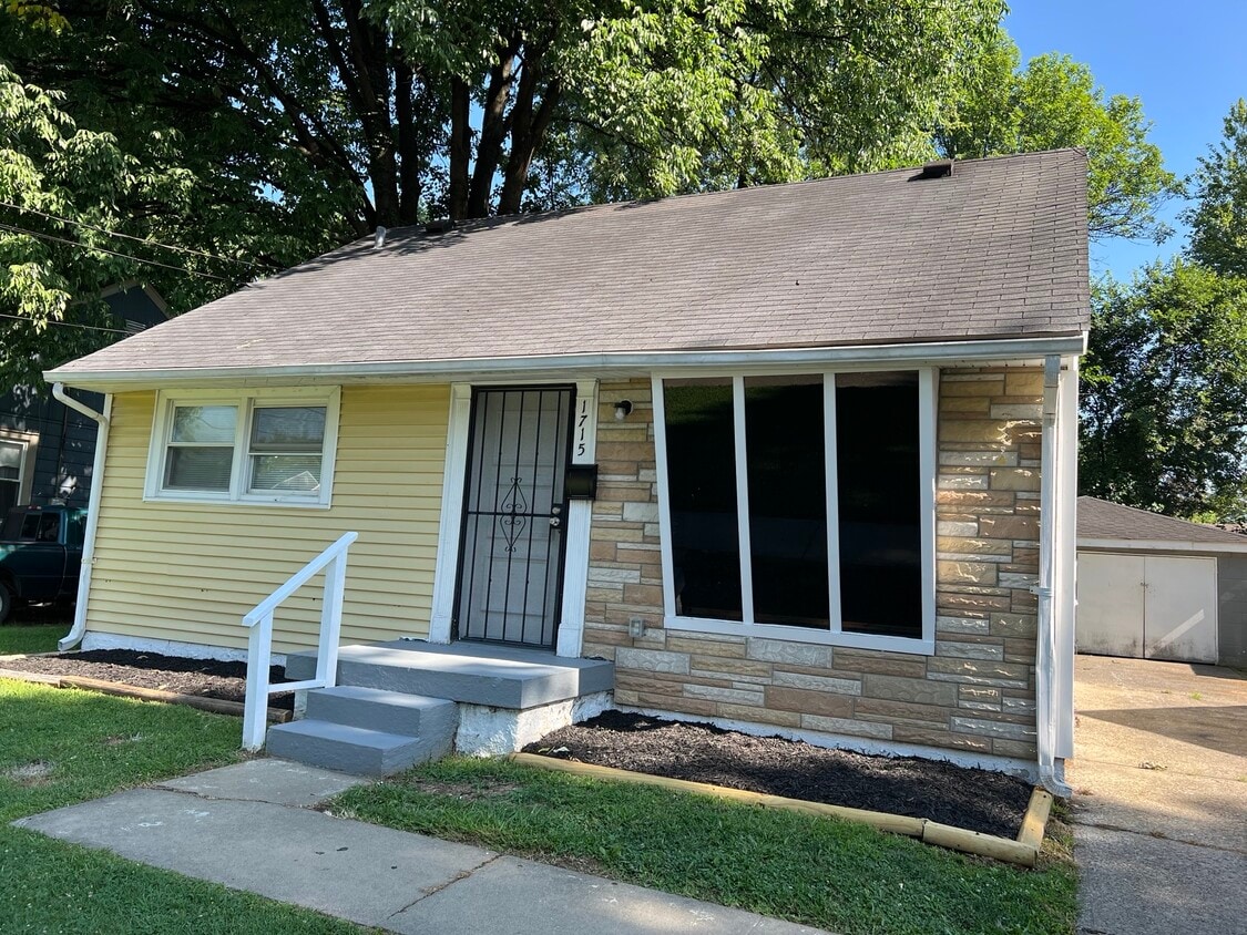 Primary Photo - 1715 Model Rd