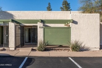 Building Photo - 2516 E 5th Pl