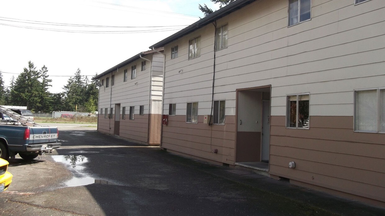 Foto del edificio - 403 Field Rd E