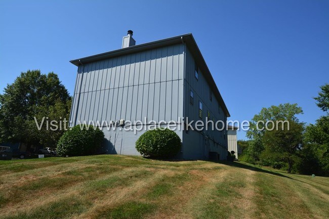Foto del edificio - 422 NE Timbercreek Dr Lees Summit MO 64086