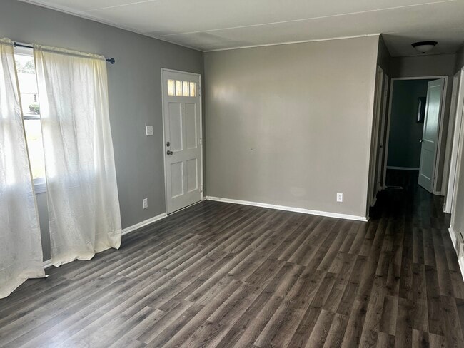 Building Photo - 1714 Forest View Dr