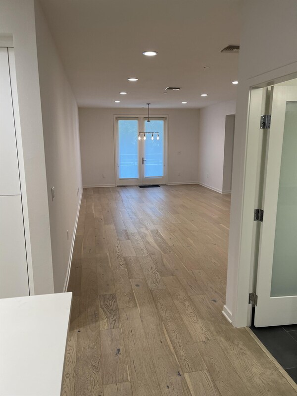 Foto del edificio - 4240 Laurel Canyon Blvd