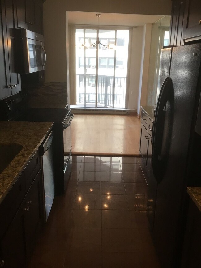 Foto del edificio - 4170 N Marine Dr