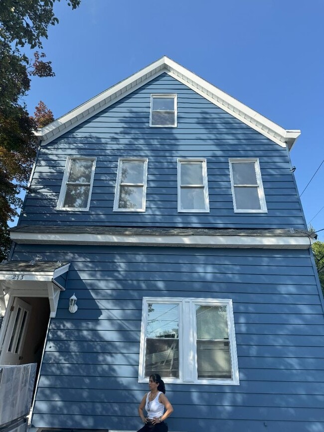 Building Photo - 273 Maple Ave