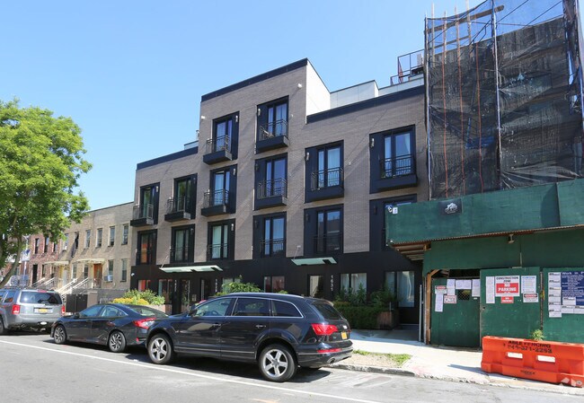Building Photo - 1627 Pacific St