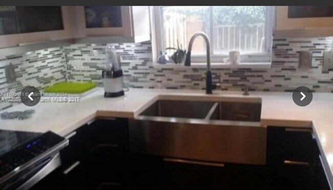 Foto del edificio - 6001 NW 114th Ct