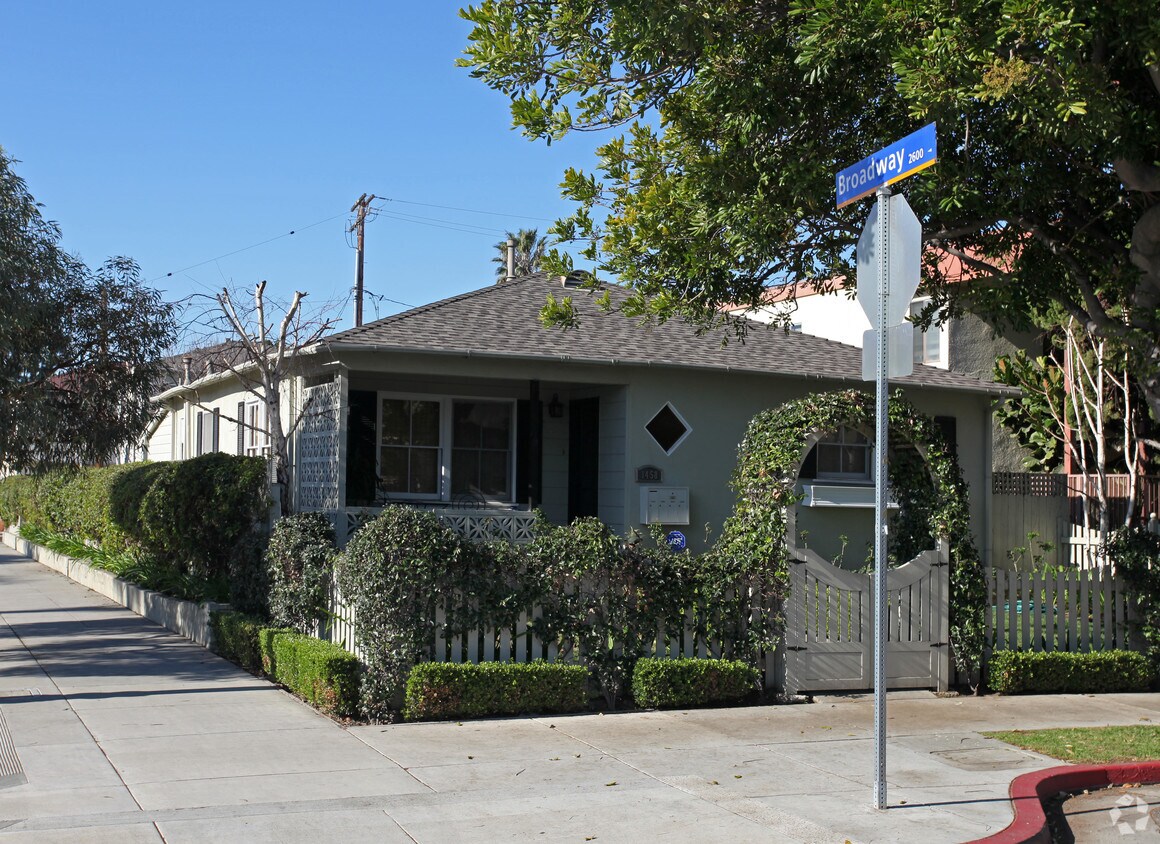 Foto del edificio - 1458 Princeton St