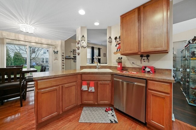 Building Photo - 650 Hawley Dr