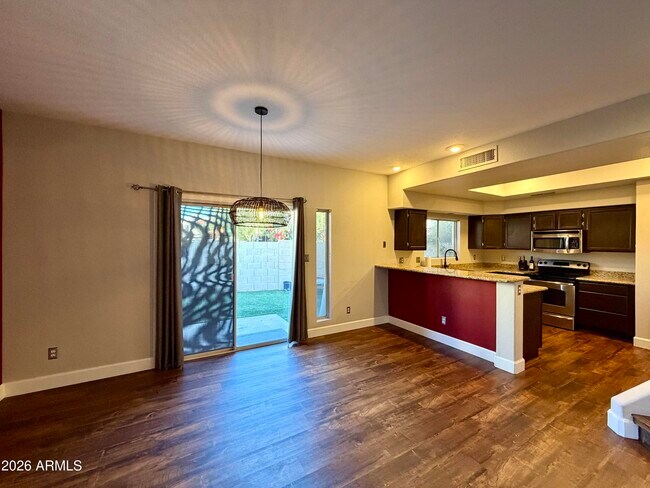 Foto del edificio - 10232 N 12th Ct