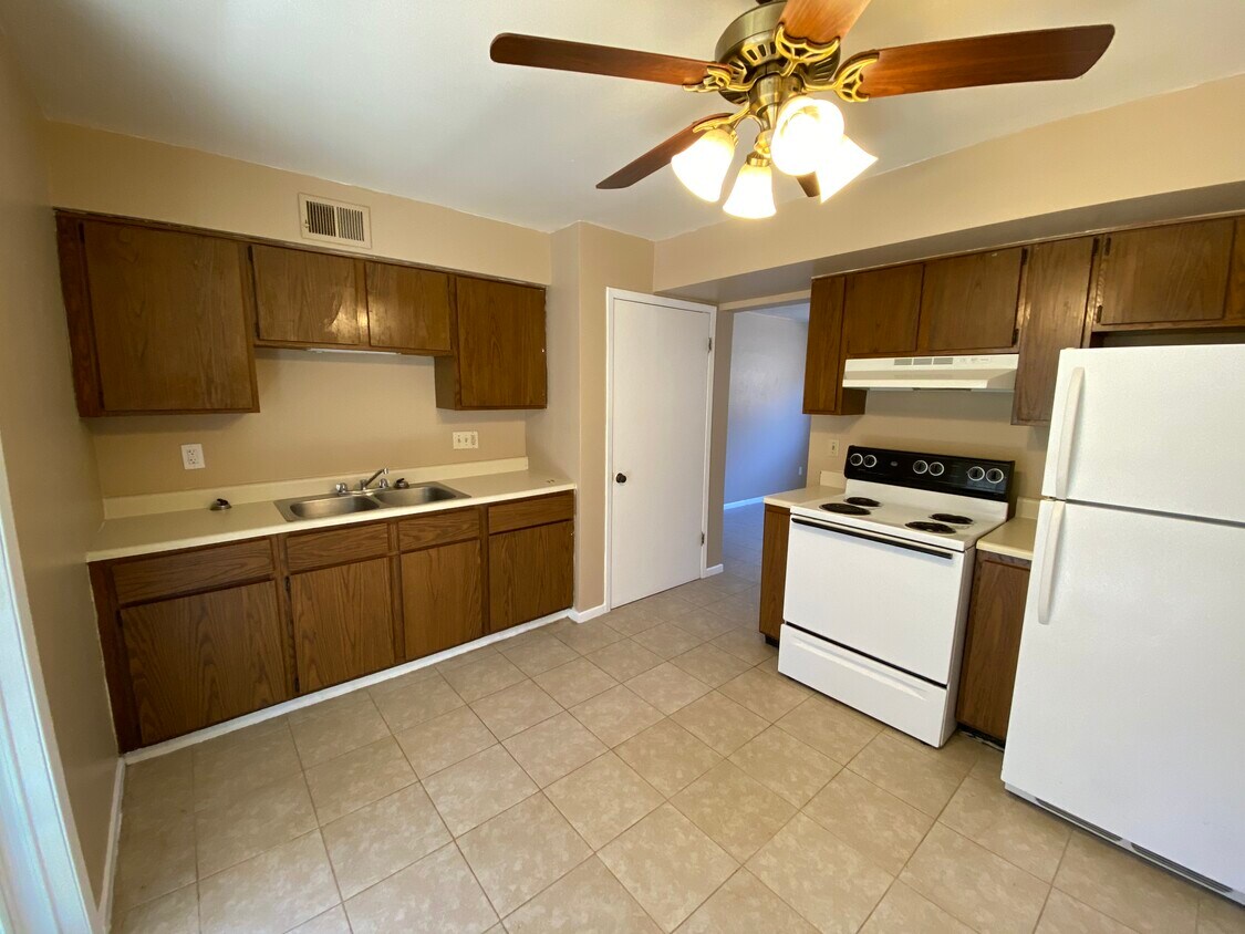 8903 35th St W Unit 1, Rock Island, IL 61201 Apartments in Rock Island, IL