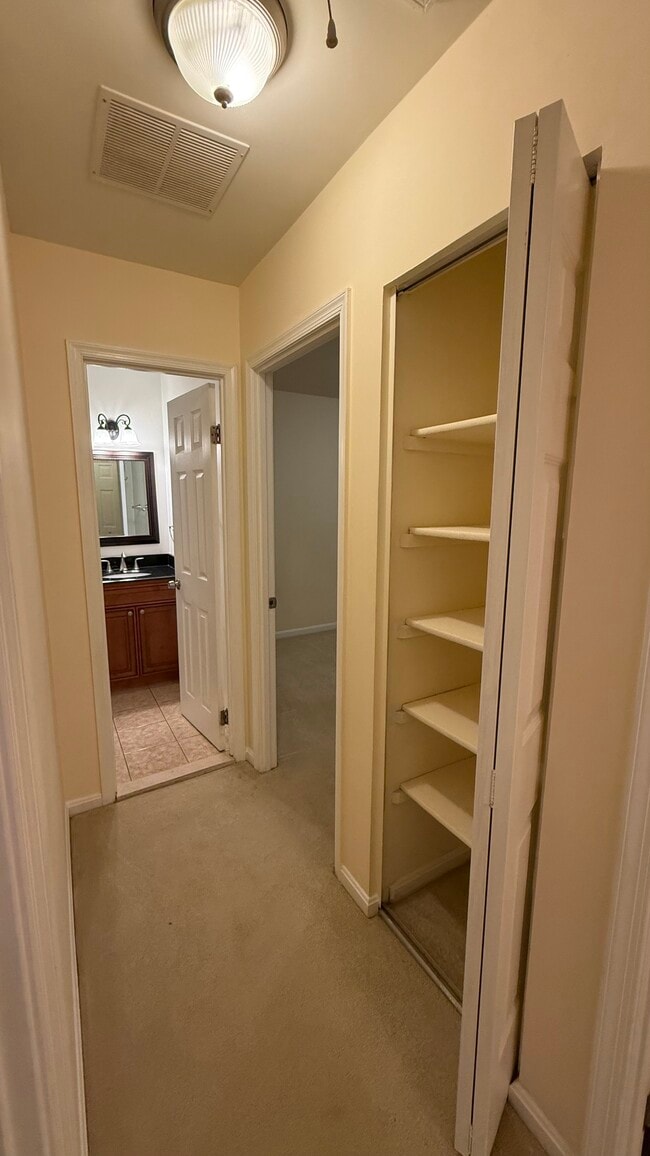 Foto del edificio - 7415 Fountain Head Dr