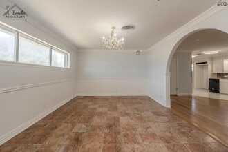 Building Photo - 2725 Devon Rd