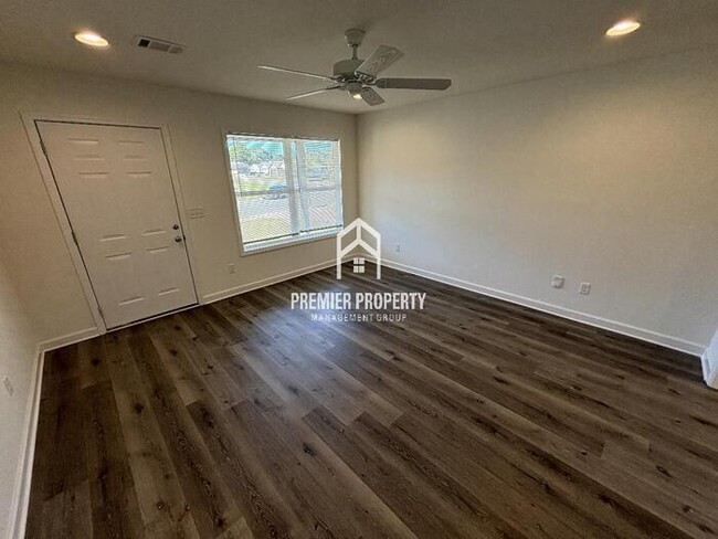 Building Photo - 208 Bradford Cir